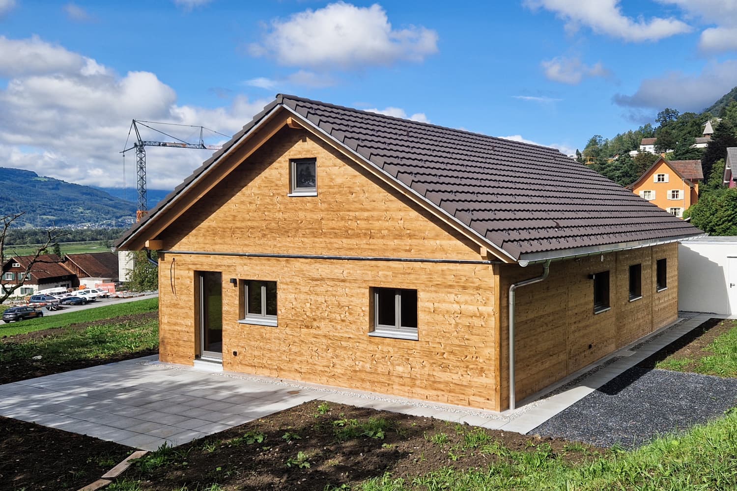 ZINIPI 4-ModulHaus in Triesen FL: kurz nach der Montage, mit Blick ins Rheintal